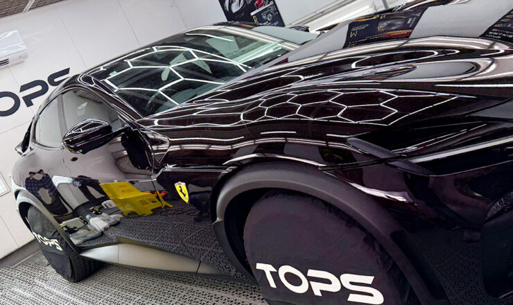 極艶ブラック塗装をしっかりガード｜フェラーリ Purosangue