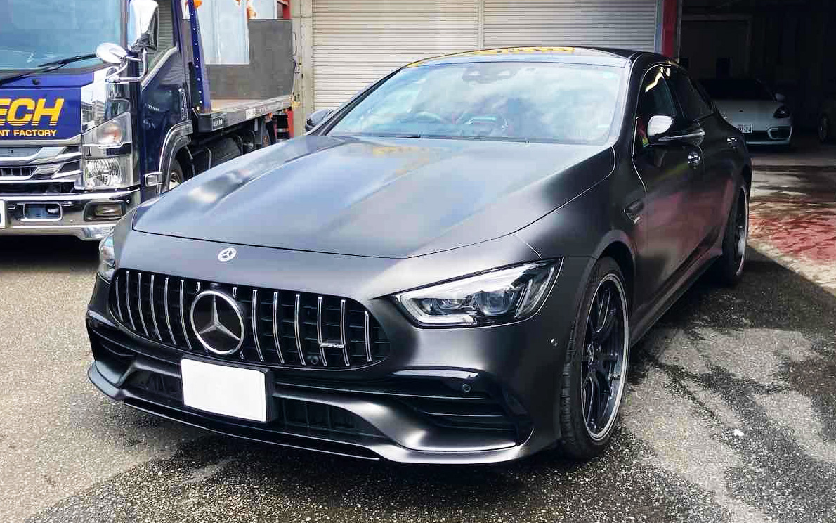 メルセデスAMG GT 4ドアクーペ｜赤革×マットブラックの高級4WDセダン・走行3.1万km！